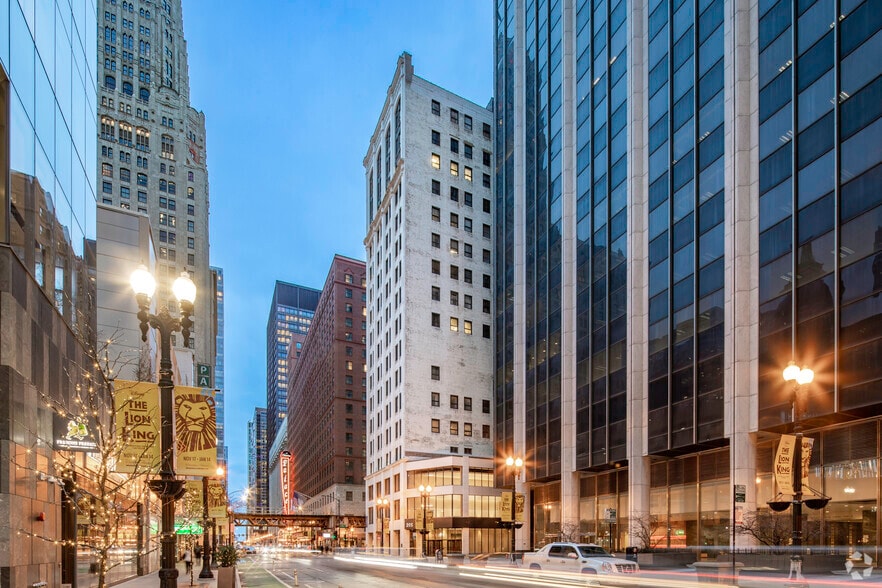 Primary Photo Of 205 W Randolph St, Chicago Office For Lease