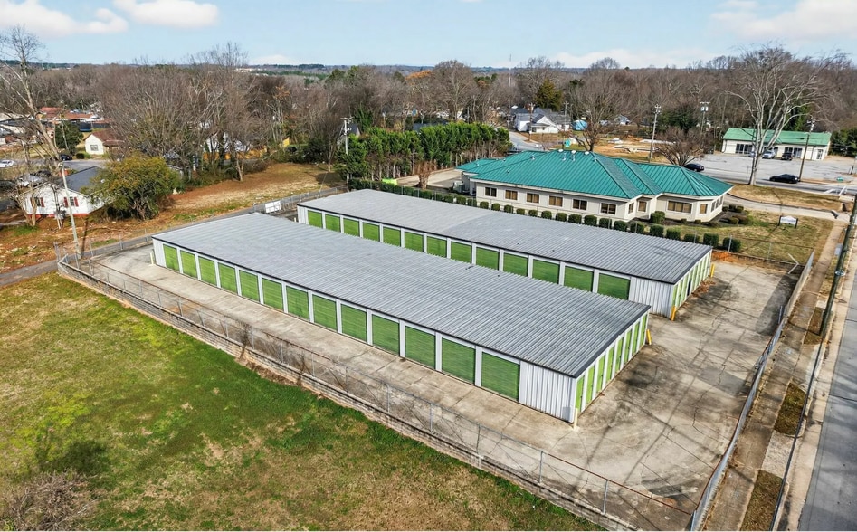 More Photos Of 939 N Logan St, Gaffney Self Storage For Sale