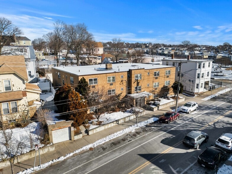 More Photos Of 238 Chelsea St, Everett Apartments For Sale