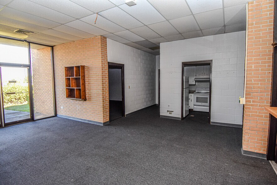 More Photos Of 16 Jackson St, Zebulon Light Distribution For Sale