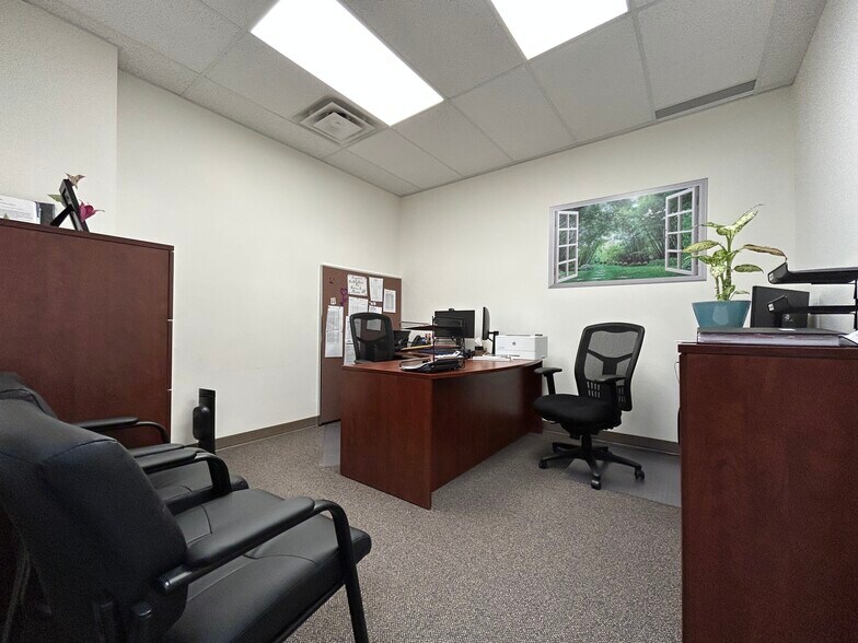 More Photos Of 11812-11820 121 St NW, Edmonton Office For Sale