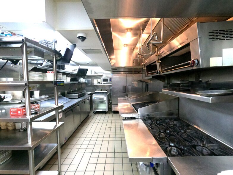 More Photos Of 72 62nd Pl, Long Beach Restaurant For Sale