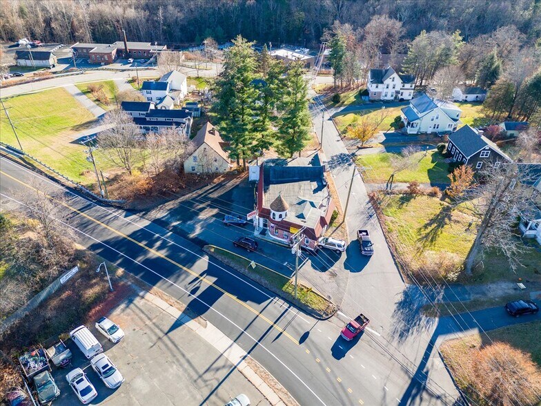 More Photos Of 166 S Riverside Ave, Pequabuck Freestanding For Sale