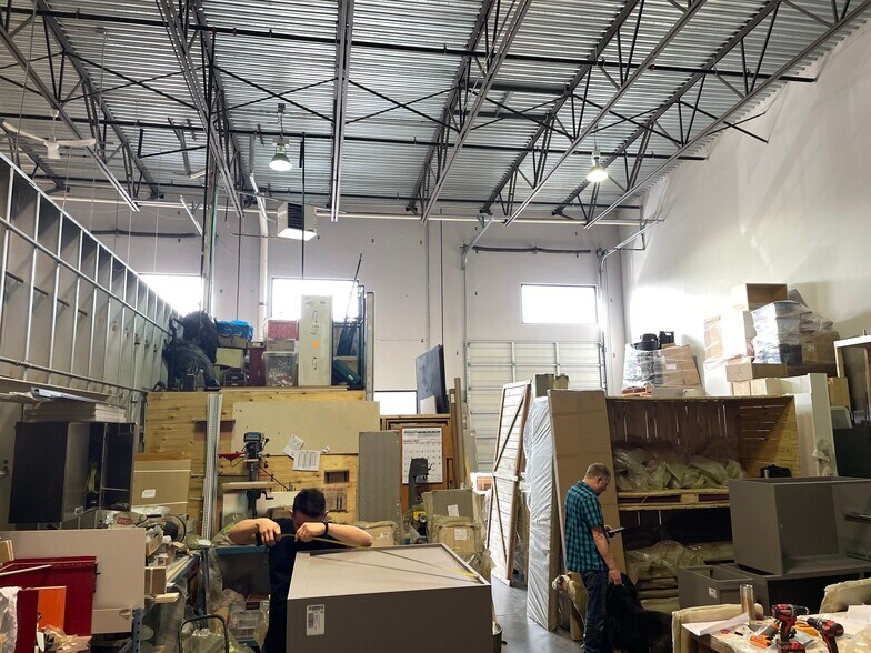 More Photos Of 5529 192nd St, Surrey Showroom For Lease