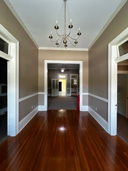 More Photos Of 503 W University Ave, Lafayette Office For Lease