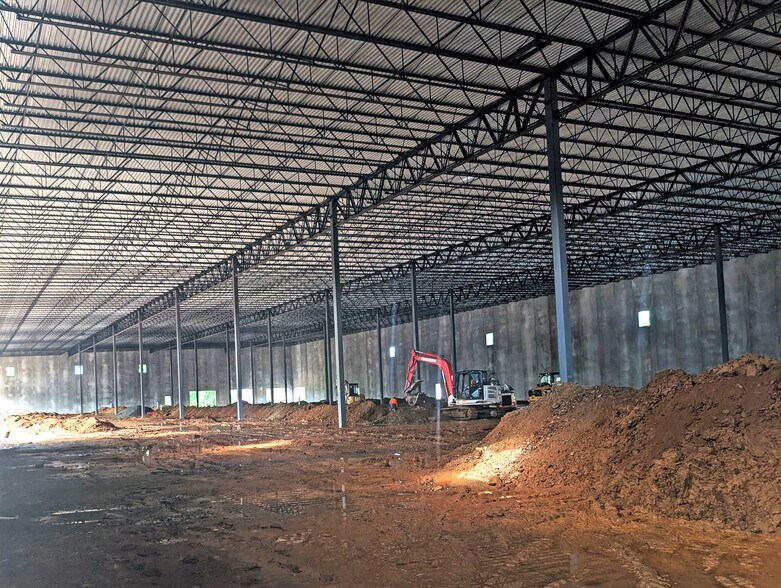 More Photos Of 249 Pomeroy Rd, Parsippany Distribution For Lease