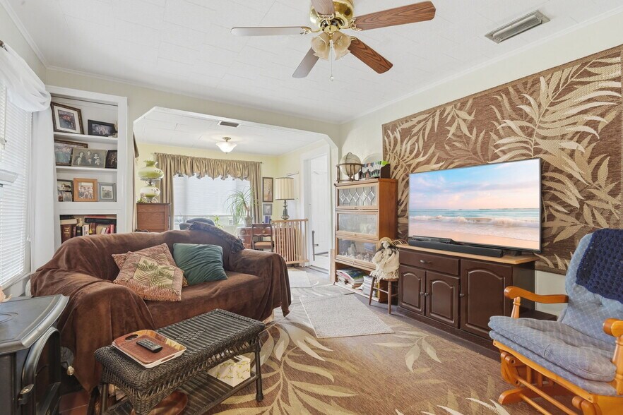More Photos Of 718 E New York Ave, Deland Specialty For Sale
