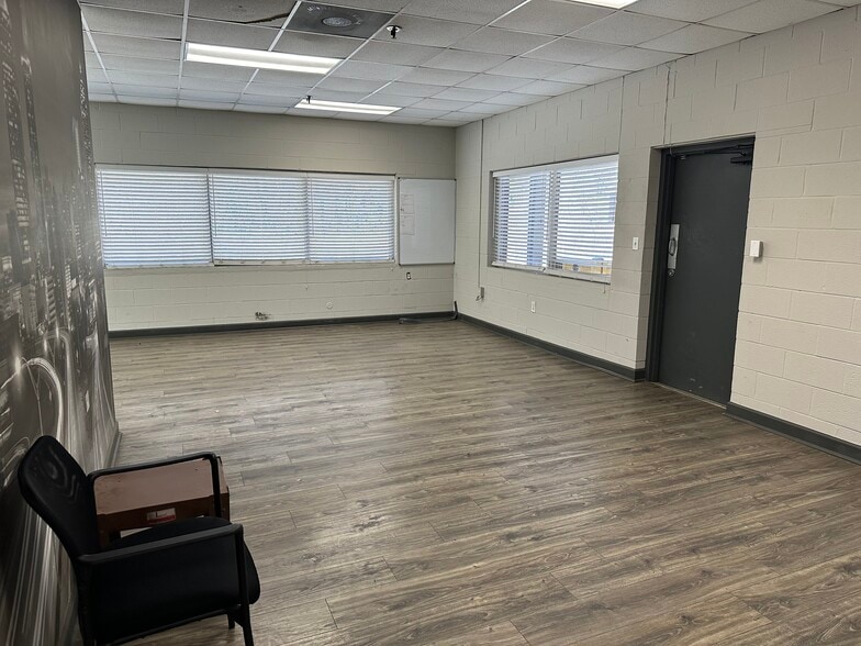 More Photos Of 4410 Wendell Dr SW, Atlanta Warehouse For Sale