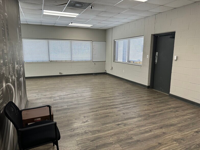 More Photos Of 4410 Wendell Dr SW, Atlanta Warehouse For Lease