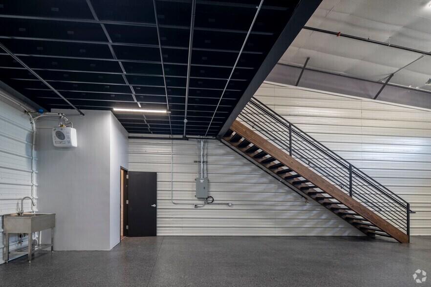 More Photos Of 7542 S Potomac St, Centennial Self Storage For Lease