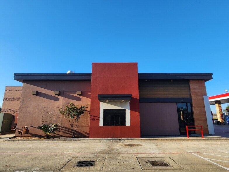 More Photos Of 1810 Pearland Pky, Pearland Service Station For Lease