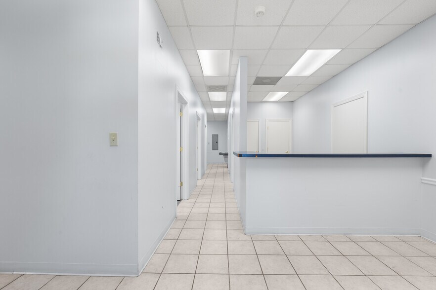 More Photos Of 1481 Dean Forest Rd, Savannah Office For Lease