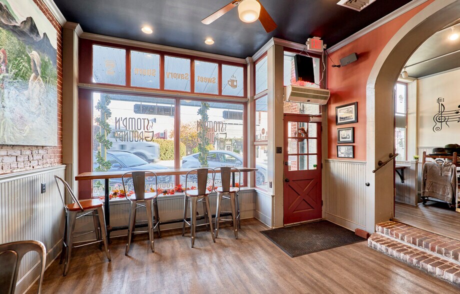 More Photos Of 214 E 1st St, Hermann Storefront Retail Residential For Sale