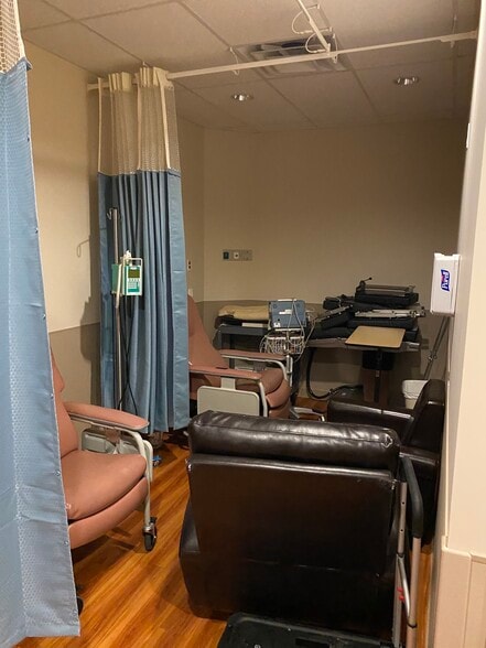 More Photos Of 461 Goffle Rd, Wyckoff Medical For Lease