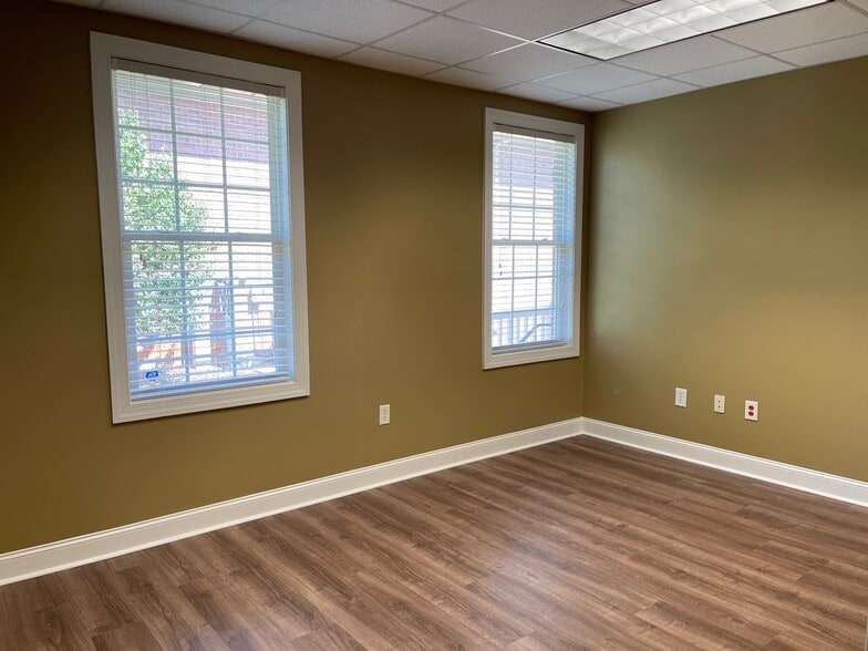 More Photos Of 2977 Crouse Ln, Burlington Medical For Lease