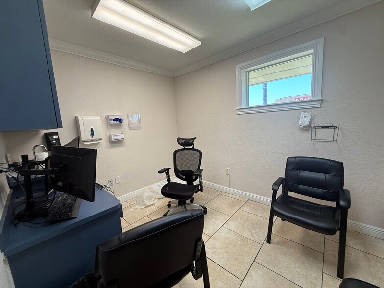 More Photos Of 9611 SW 40th St, Miami Medical For Sale