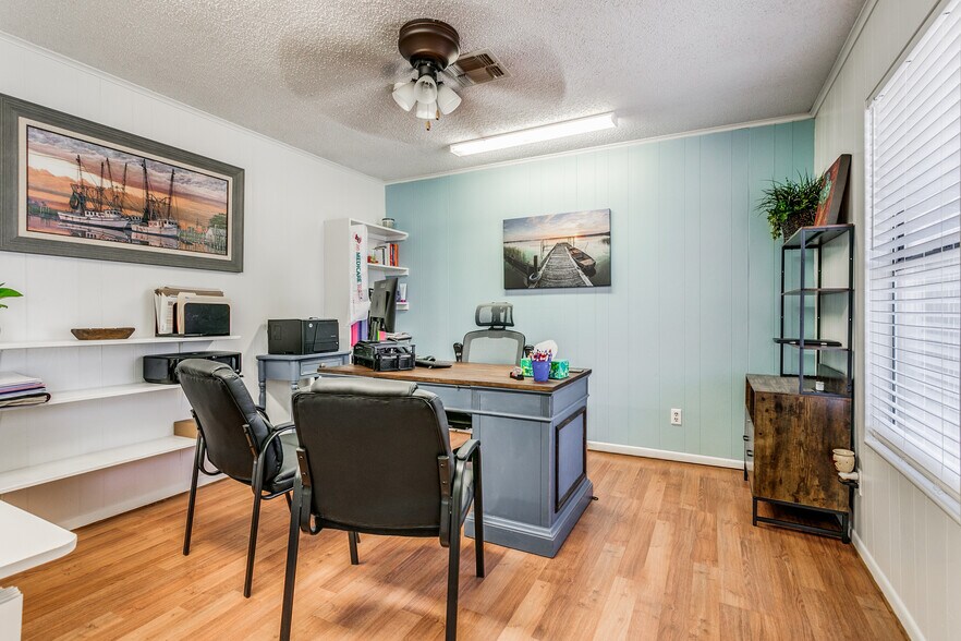 More Photos Of 901 Oak St, Jourdanton Freestanding For Sale