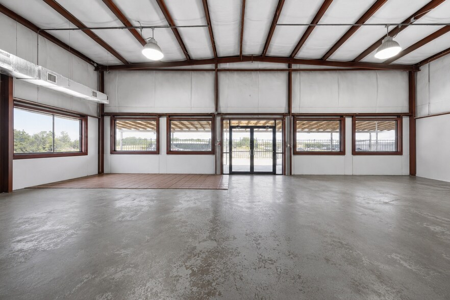 More Photos Of 2920 Dairy Ashford Rd, Houston Showroom For Sale
