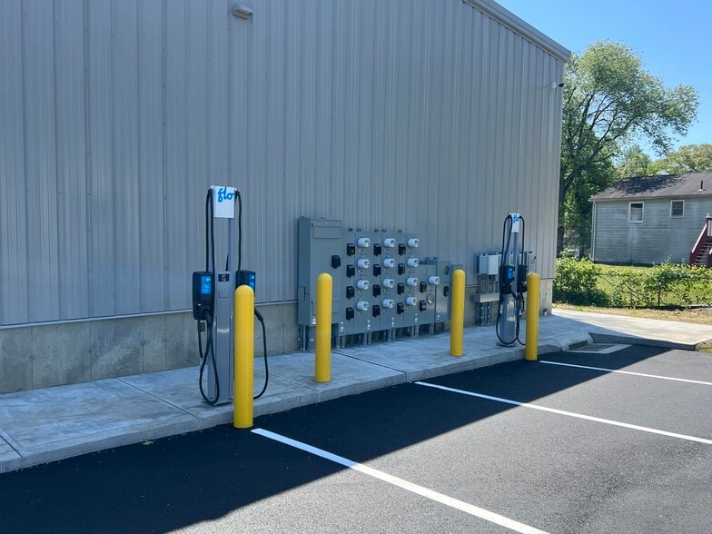 More Photos Of 1300 East St S, Suffield Industrial For Lease