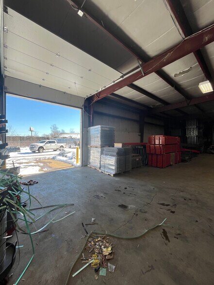 More Photos Of 1985 Oakland Park Ave, Columbus Warehouse For Lease