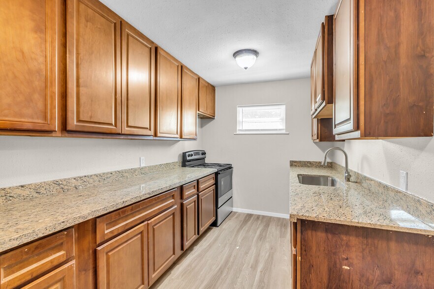 More Photos Of 4706 Yellowstone Blvd, Houston Apartments For Sale