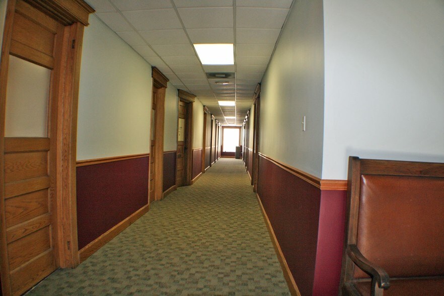More Photos Of 16-20 W Huron St, Pontiac Office For Lease