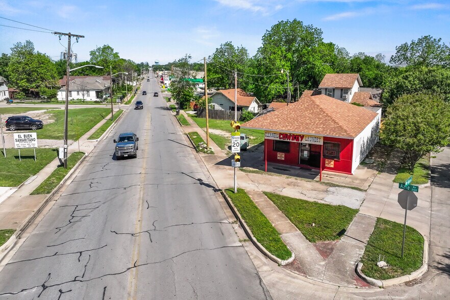 More Photos Of 2100 Azle Ave, Fort Worth Storefront For Sale