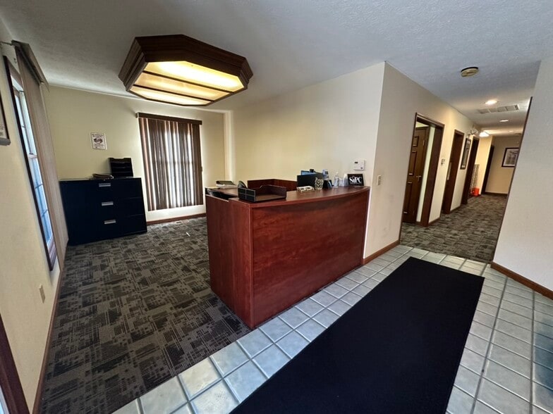 More Photos Of 800 E Franklin St, Dayton Office For Sale