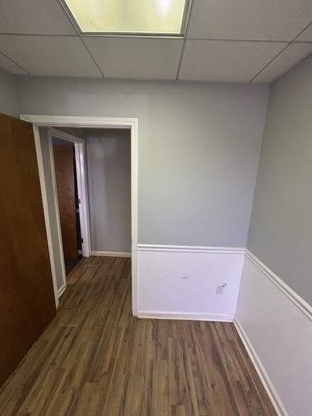 More Photos Of 24 Hampton Rd, Lyman Warehouse For Lease