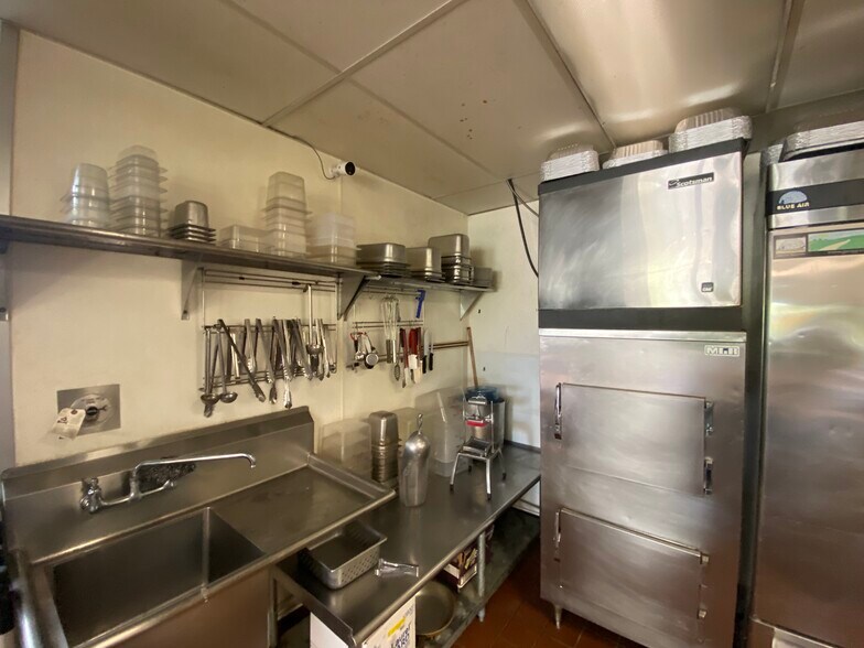 More Photos Of 840 Tabor St, Lakewood Restaurant For Sale