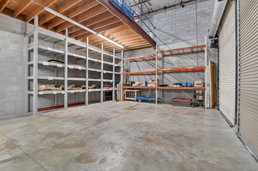 More Photos Of 13 SW 10th St, Deerfield Beach Flex For Lease