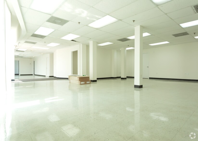 More Photos Of 7501-7521 NW 52nd St, Miami Unknown For Lease