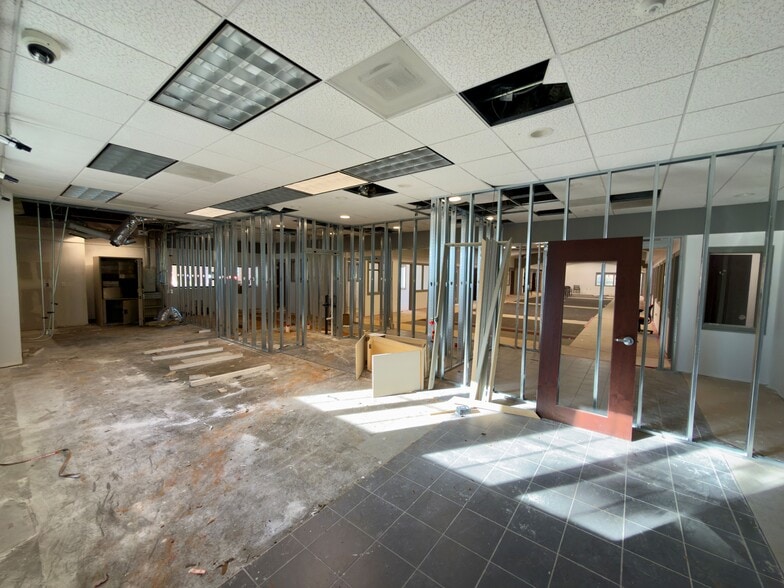 More Photos Of 5061 N 12th Ave, Pensacola Bank For Lease