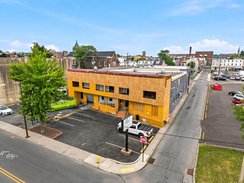 Primary Photo Of 145-555 Hamilton St, Allentown Showroom For Lease