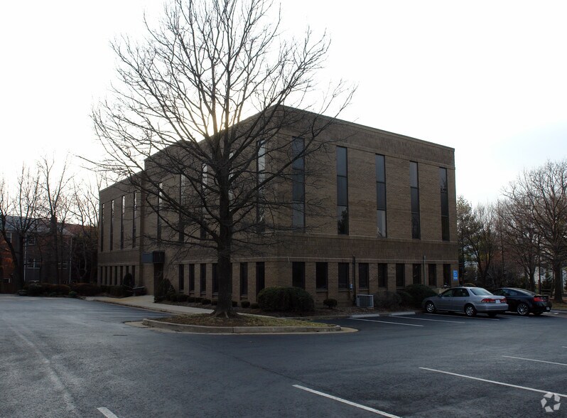 More Photos Of 2235 Cedar Ln, Vienna Medical For Lease