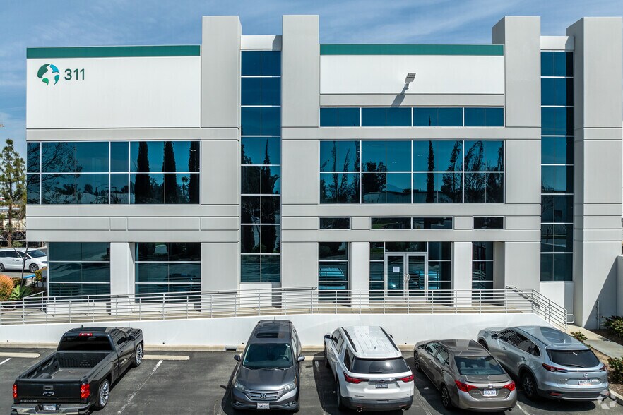 More Photos Of 311 S Doolittle Ave, San Bernardino Warehouse For Lease