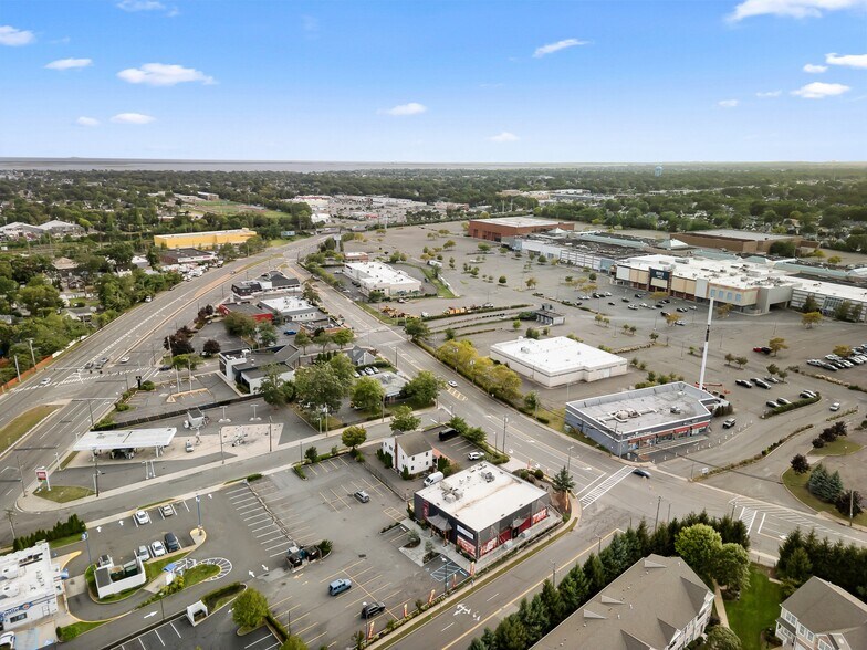 More Photos Of 45 Carmans Rd, Massapequa Restaurant For Sale