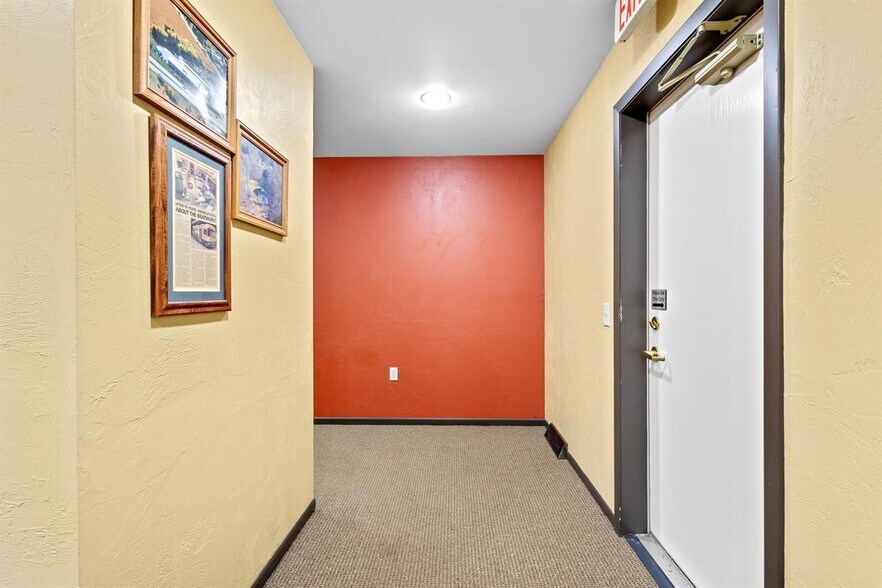 More Photos Of 2131 Calumet Dr, New Holstein Medical For Lease