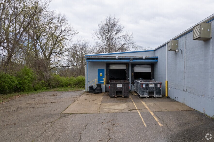 More Photos Of 4 Sandbank Rd, Ludlow Warehouse For Lease