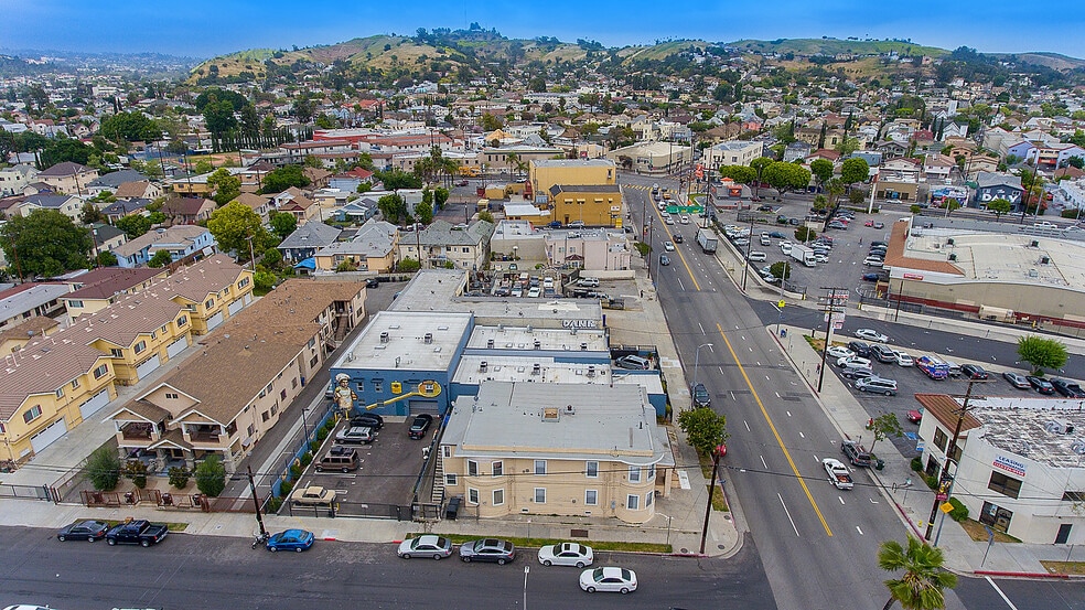 More Photos Of 2301 Pasadena Ave, Los Angeles Apartments For Sale