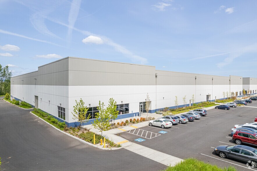 More Photos Of 7000 S 10th St, Ridgefield Warehouse For Lease