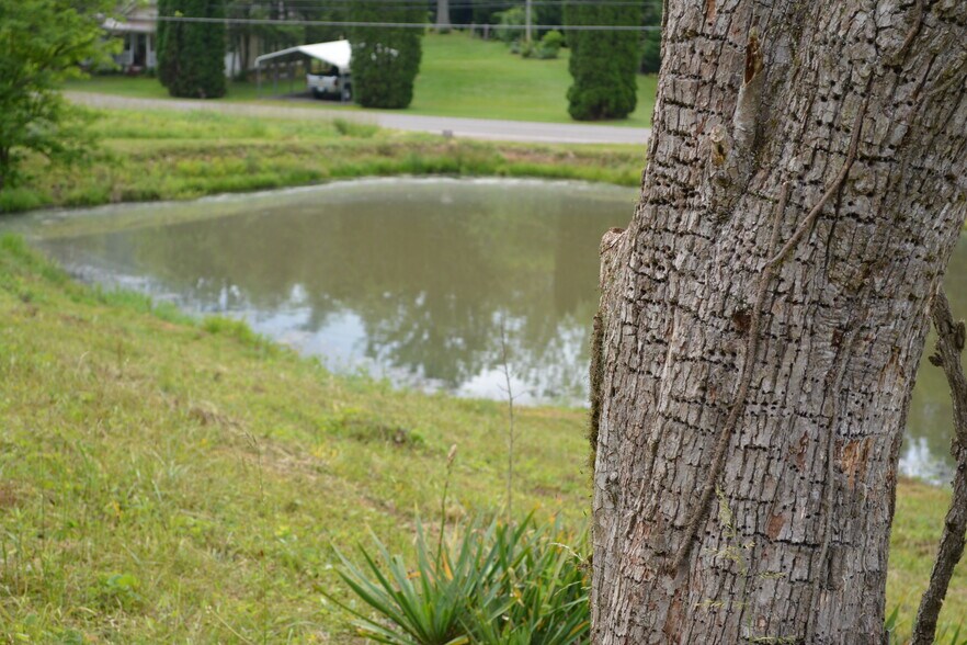 More Photos Of 6421 Highway 91 N, Laurel Bloomery Warehouse For Lease