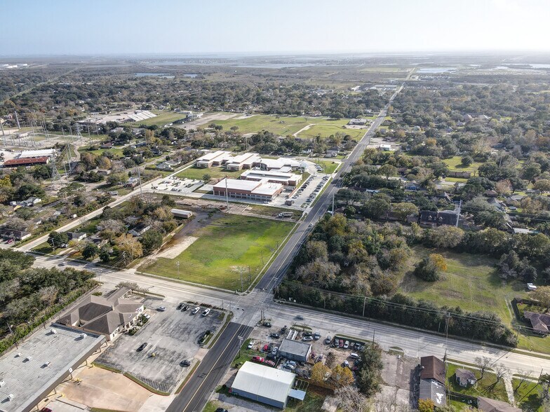 More Photos Of 1916 Cedar Dr, La Marque Restaurant For Lease