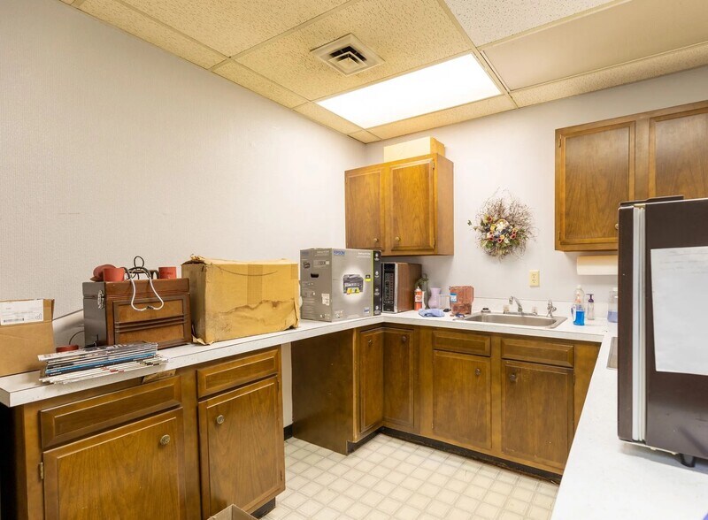 More Photos Of 104 W Main St, Mandan Medical For Sale