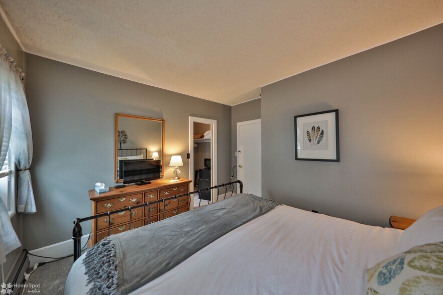 More Photos Of 2468 Route 390, Canadensis Hospitality For Sale