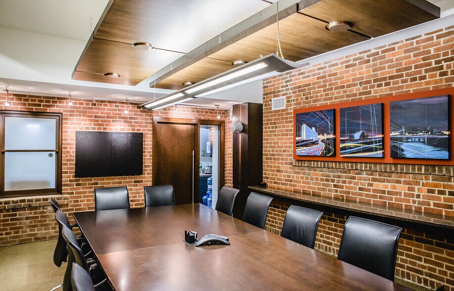 More Photos Of 346 Broadway, Winnipeg Apartments For Lease