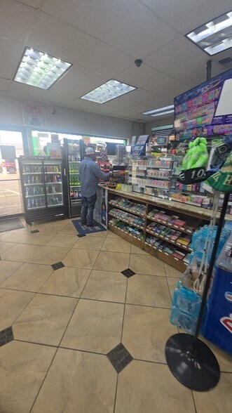More Photos Of 1811 S Broadway Ave, Tyler Convenience Store For Sale
