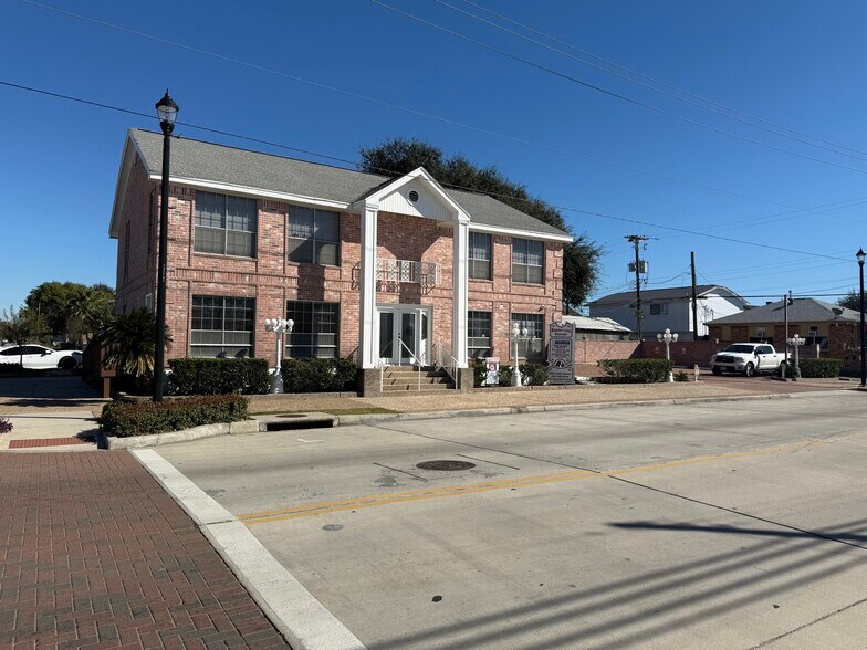 More Photos Of 2302 45th St, Galveston Office For Lease