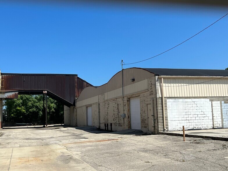 More Photos Of 908 S Mound St, Muncie Flex For Lease