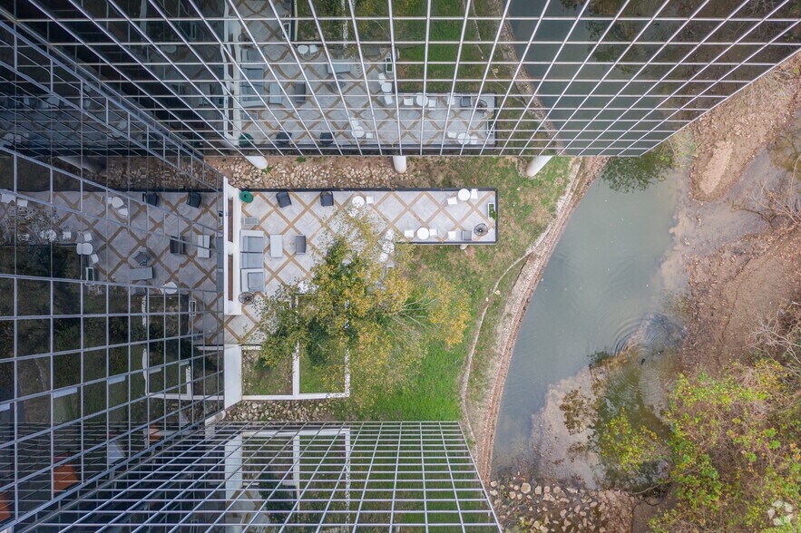 More Photos Of 1001 West Loop South, Houston Office For Lease